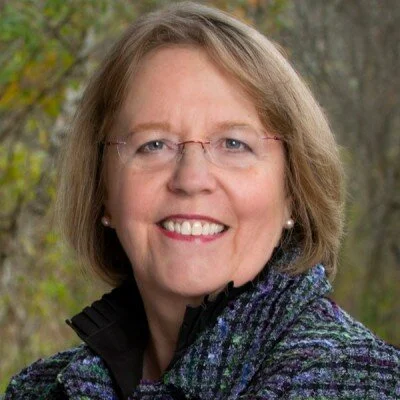Amy Hines Headshot