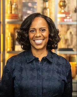 Liz Thompson Headshot