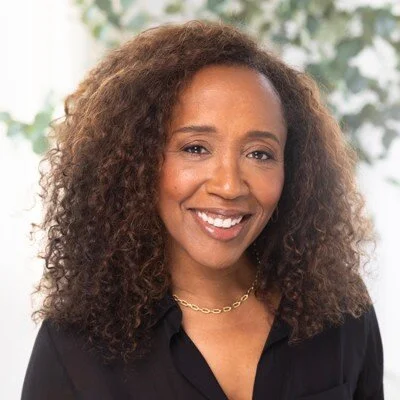 Stephanie Ellis-Smith Headshot