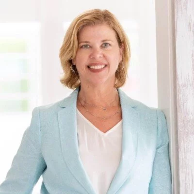 Vicki Pugh Headshot